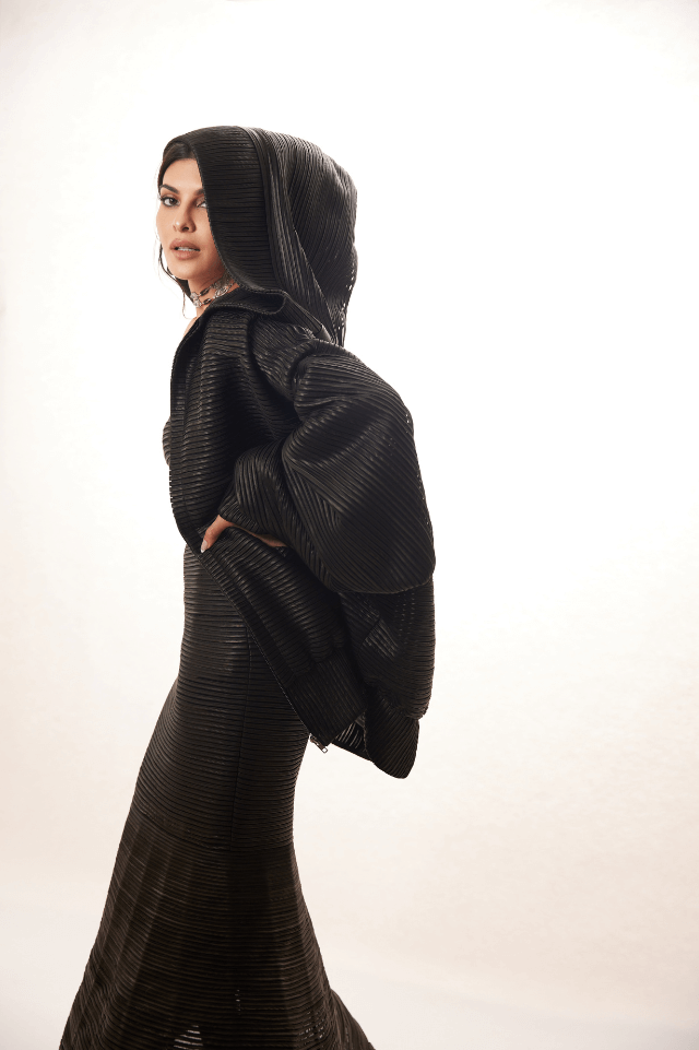 JACQUELINE FERNANDEZ IN CONG TRI