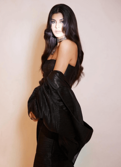 JACQUELINE FERNANDEZ IN CONG TRI