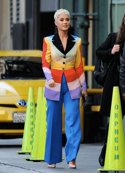 KATY PERRY IN CONG TRI