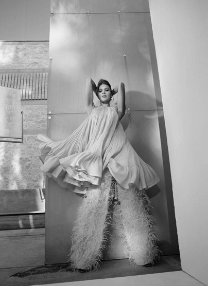 HAILEE STEINFELD IN CONG TRI