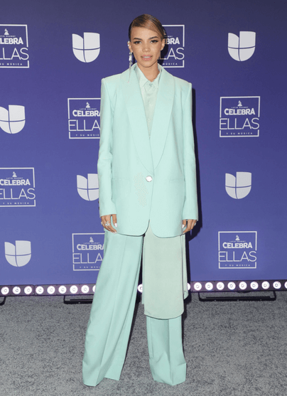 LESLIE GRACE IN CONG TRI