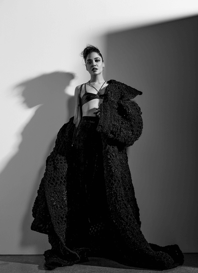 TESSA THOMPSON IN CONG TRI