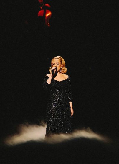 ADELE IN CONG TRI